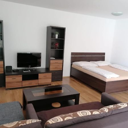 Modern City Center Apartment With Private Parking Martin Exterior photo