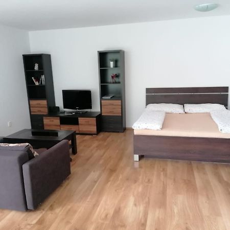 Modern City Center Apartment With Private Parking Martin Exterior photo