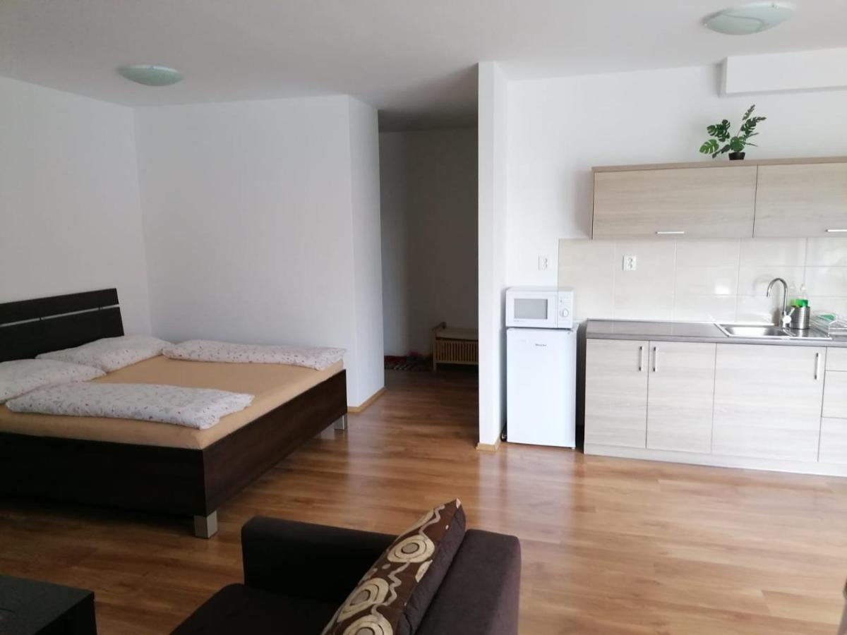 Modern City Center Apartment With Private Parking Martin Exterior photo