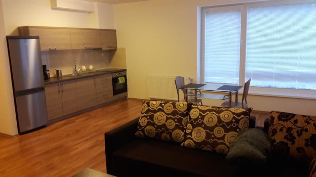 Modern City Center Apartment With Private Parking Martin Exterior photo